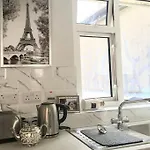Paris Rooftop Studio At The Residence, Appartement Bantry