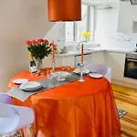 Appartement Paris Rooftop Studio At The Residence, Bantry