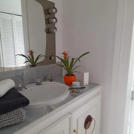 Διαμέρισμα Paris Rooftop Studio At The Residence, *